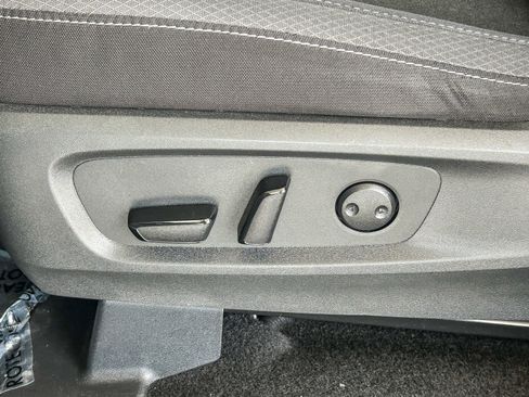 Used 2025 Nissan Pathfinder SV FWD image 22