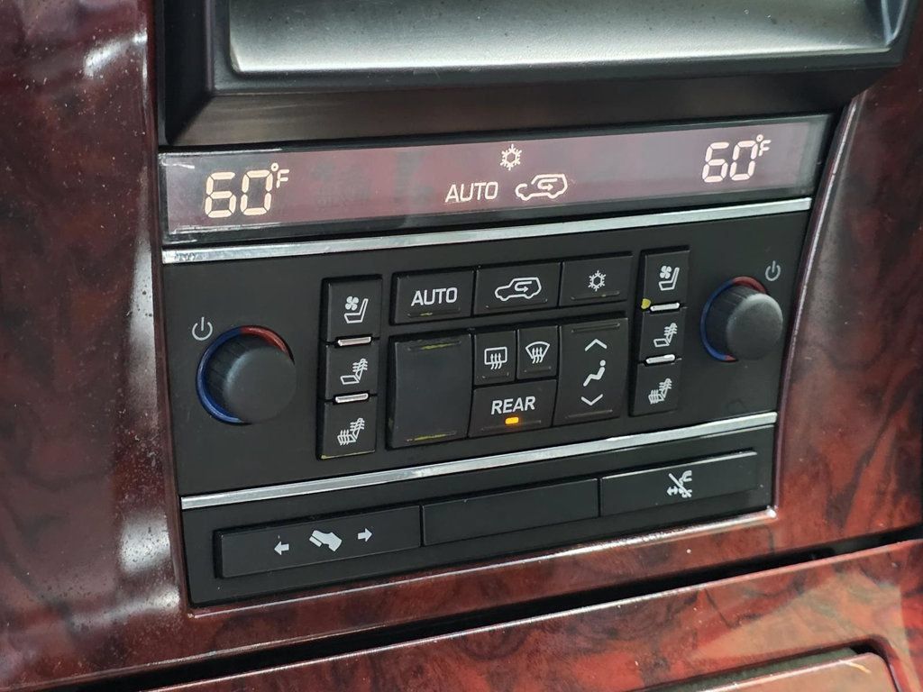 Used 2014 Cadillac Escalade Luxury RWD image 19