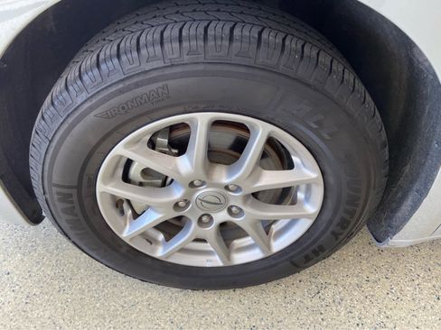 Used 2024 Chrysler Pacifica Touring-L FWD image 13