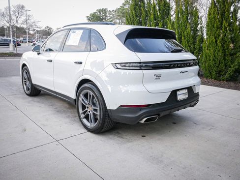 Used 2024 Porsche Cayenne image 8