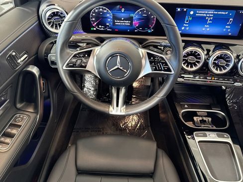 Used 2025 Mercedes-Benz CLA 250 image 21