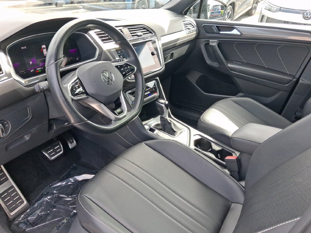 Used 2023 Volkswagen Tiguan SE R-Line FWD image 16