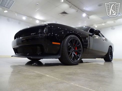 Used 2015 Dodge Challenger SRT Hellcat image 5