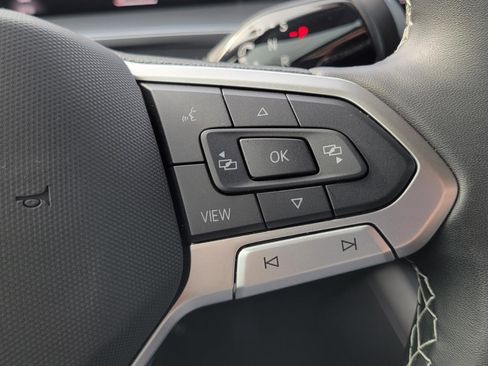 Certified 2025 Volkswagen Tiguan SE image 23