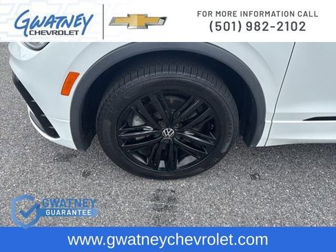 Used 2022 Volkswagen Tiguan SE R-Line image 9