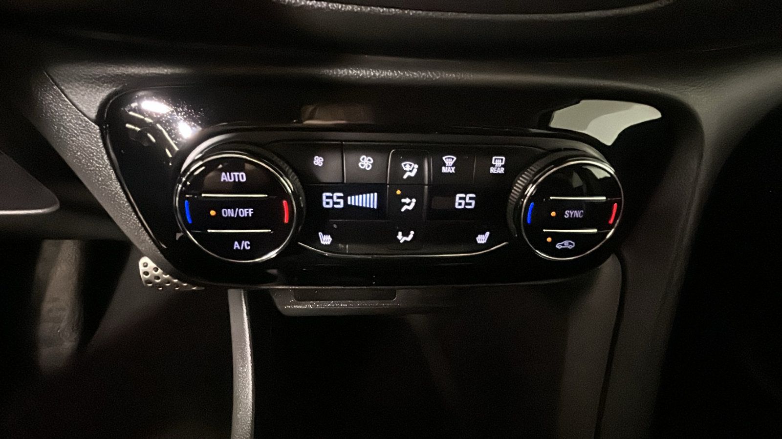 Used 2023 Buick Encore GX Select w/ Sport Touring Package FWD image 27