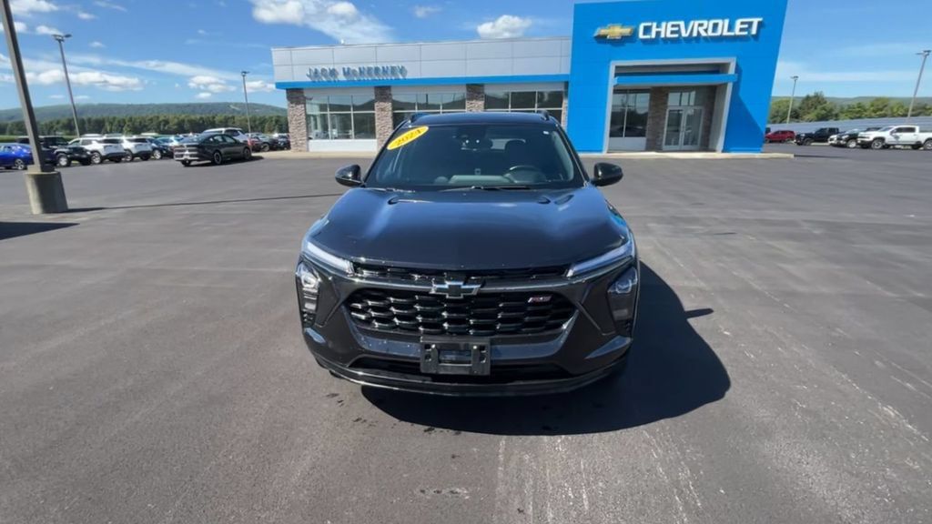 Used 2024 Chevrolet Trax RS w/ Driver Confidence Package FWD image 3