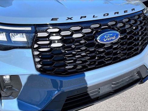 Used 2025 Ford Explorer ST-Line w/ Premium Package image 32