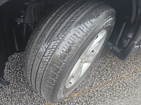 Used 2023 Honda Pilot LX image 32