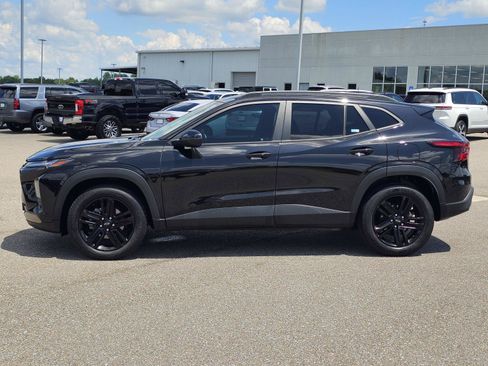 Used 2025 Chevrolet Trax ACTIV w/ Sunroof Package FWD image 13