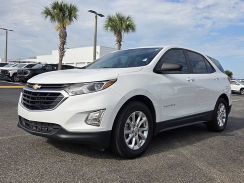 Used 2021 Chevrolet Equinox LS FWD image 2