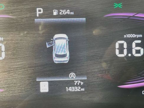 Used 2025 Kia Sportage EX w/ Premium Package FWD image 13