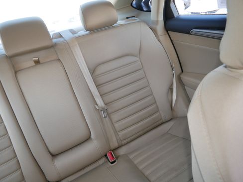 Used 2016 Ford Fusion SE image 14