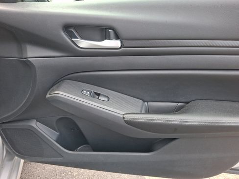 Used 2024 Nissan Altima 2.5 SV FWD image 10