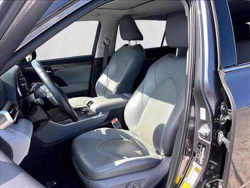 Used 2023 Toyota Highlander Limited AWD/4WD image 24