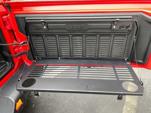 Used 2018 Jeep Wrangler Unlimited Rubicon AWD/4WD image 33