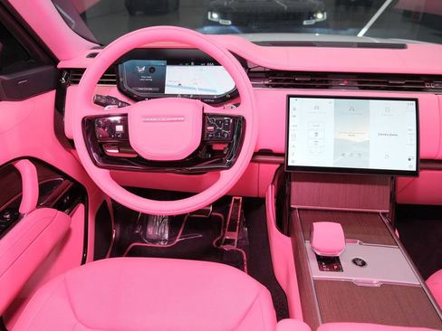 Used 2025 Land Rover Range Rover SE image 49