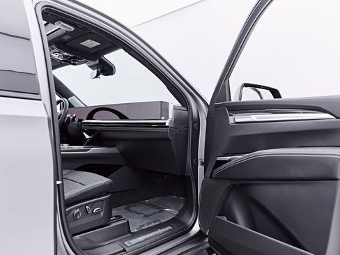 Used 2026 Cadillac Escalade V AWD/4WD image 33