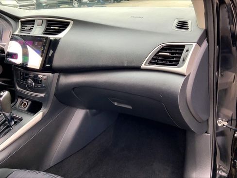 Used 2019 Nissan Sentra SV w/ Special Edition Package image 17