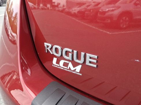 Used 2017 Nissan Rogue SV w/ Sun & Sound Touring Package AWD/4WD image 29