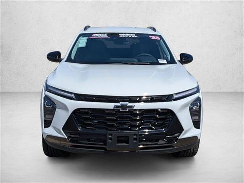 Used 2025 Chevrolet Trax ACTIV w/ Driver Confidence Package image 2