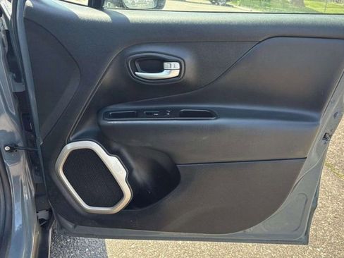 Used 2017 Jeep Renegade Trailhawk image 17