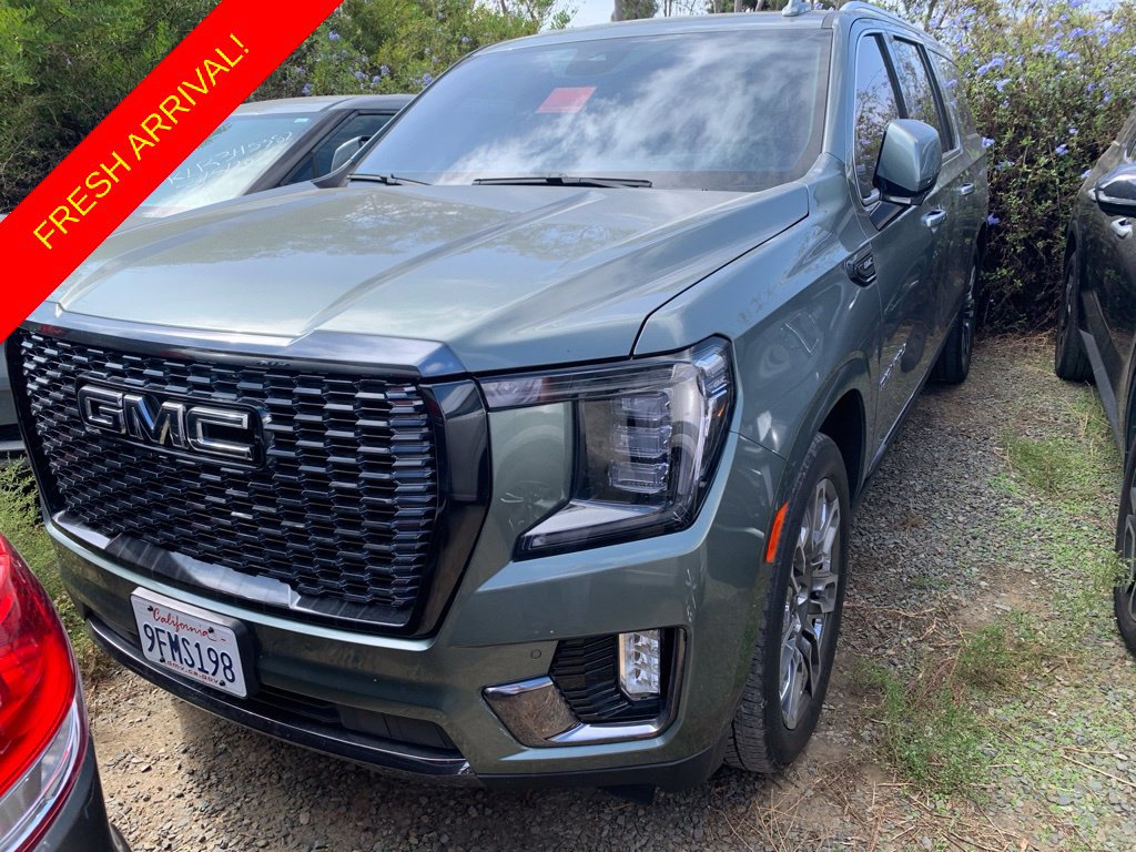 Used 2023 GMC Yukon XL Denali Ultimate AWD/4WD image 1