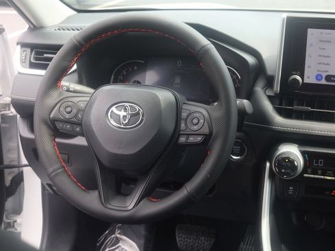 Used 2025 Toyota RAV4 XLE AWD/4WD image 18