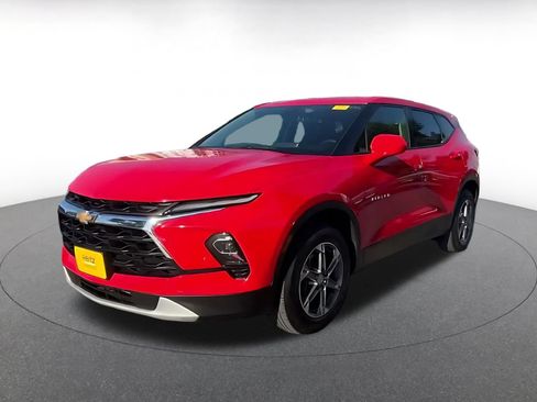 Used 2025 Chevrolet Blazer LT FWD image 5