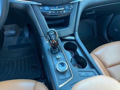 Used 2021 Cadillac XT5 Premium Luxury image 14