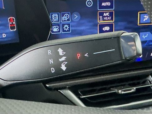 Used 2025 Chevrolet Equinox EV LT FWD image 25