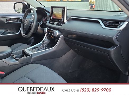 Used 2021 Toyota RAV4 XLE w/ Convenience Package FWD image 29