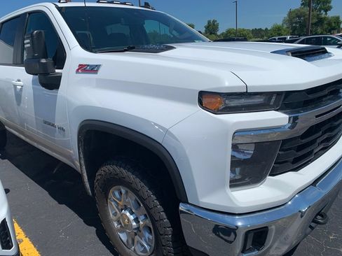 Used 2024 Chevrolet Silverado 3500 LT w/ Convenience Package AWD/4WD image 8