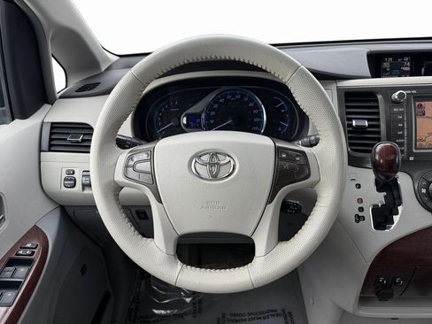 Used 2011 Toyota Sienna XLE image 13