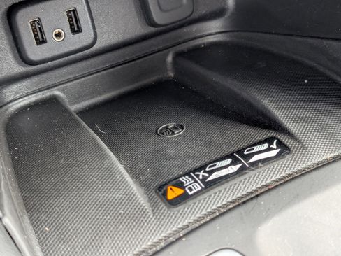 Used 2018 Chevrolet Equinox Premier image 22