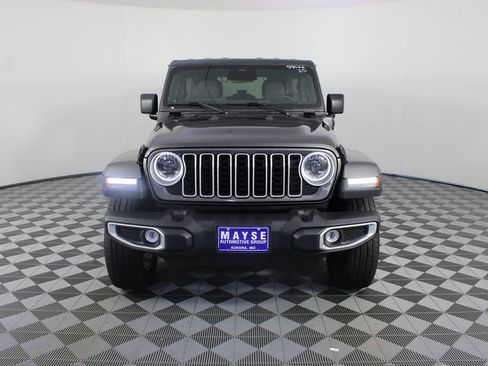 Used 2025 Jeep Wrangler Unlimited Sahara AWD/4WD image 25