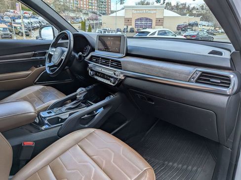Used 2022 Kia Telluride SX w/ SX Prestige Package image 34