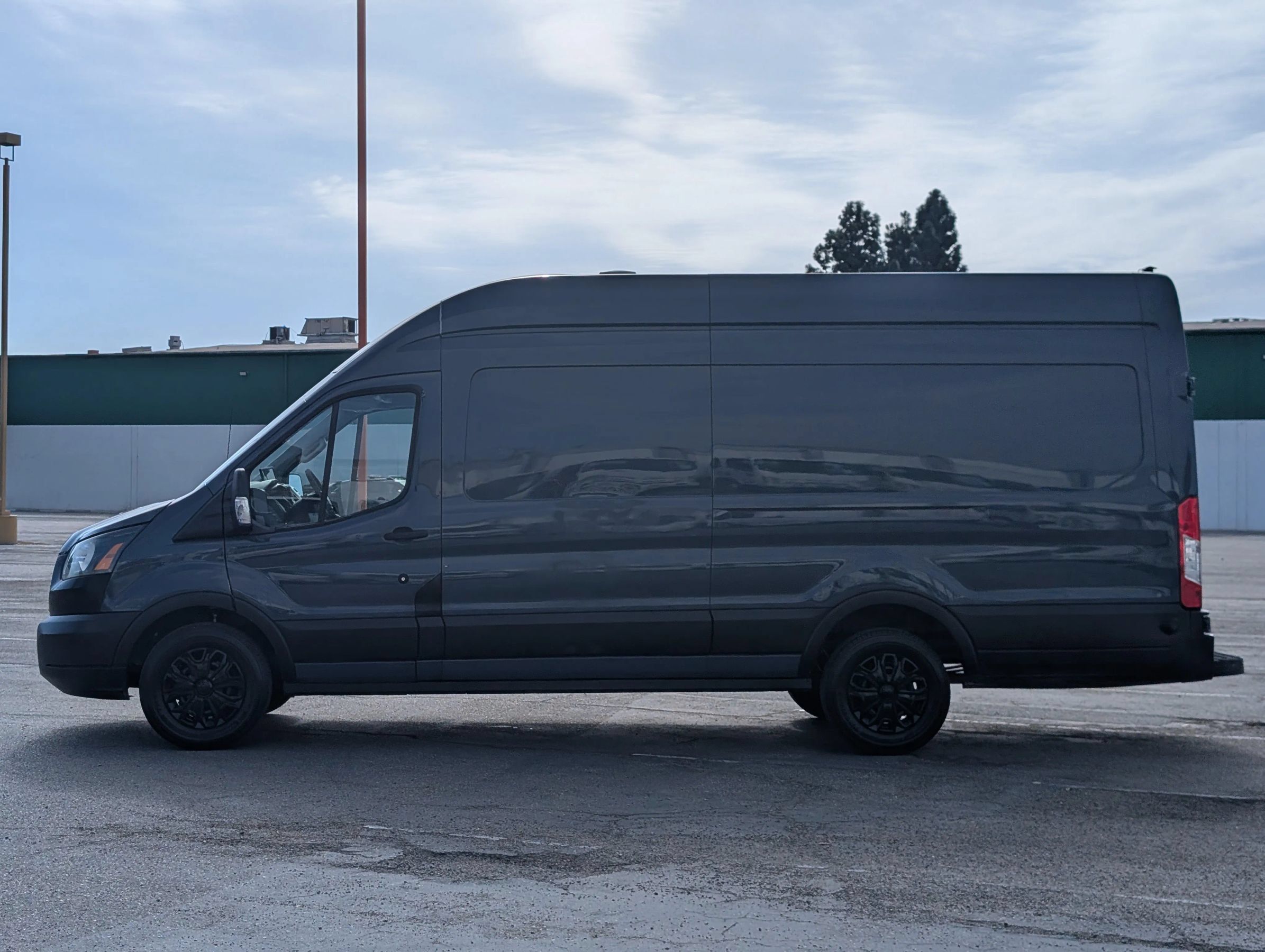 Used 2019 Ford Transit 250 148 High Roof Extended RWD image 4
