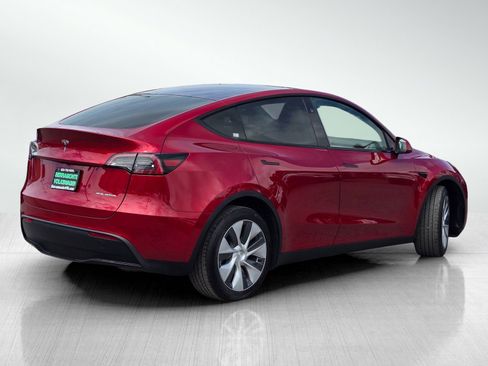 Used 2024 Tesla Model Y Long Range AWD/4WD image 4