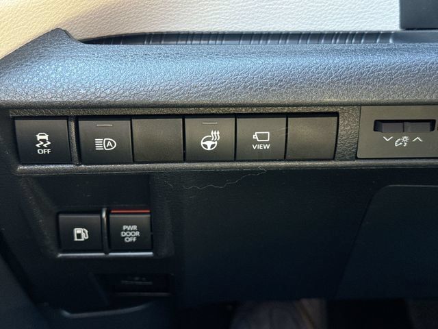 Used 2021 Toyota Sienna Platinum AWD/4WD image 18