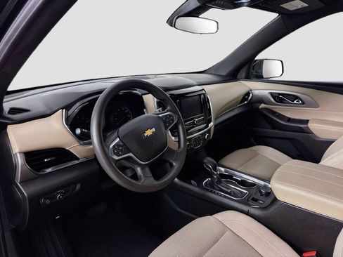 Used 2022 Chevrolet Traverse LS FWD image 11