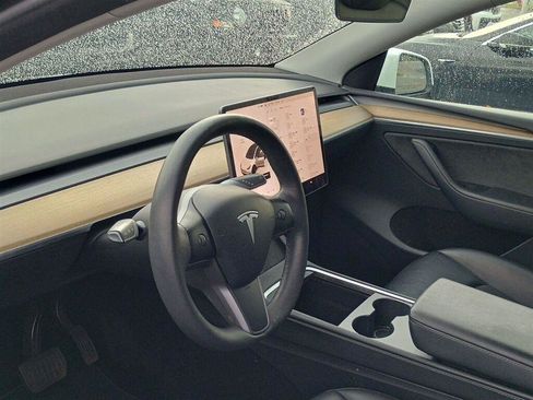 Used 2023 Tesla Model Y Long Range AWD/4WD image 5
