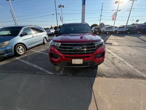 Used 2020 Ford Explorer XLT w/ Comfort Package AWD/4WD image 8