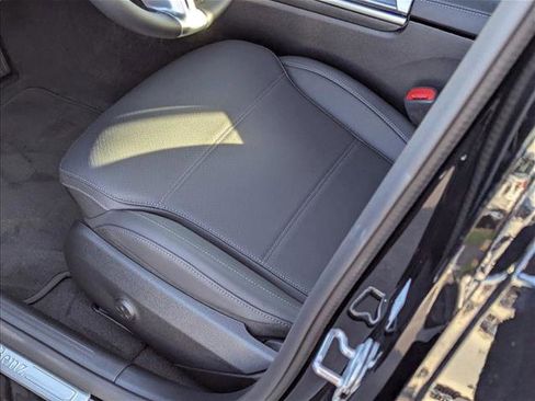 Used 2026 Mercedes-Benz C 300 Sedan image 4