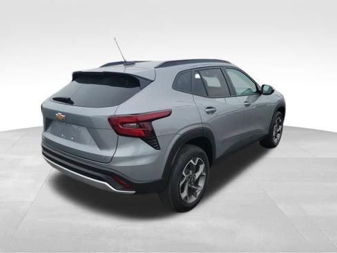 Used 2025 Chevrolet Trax LT image 5