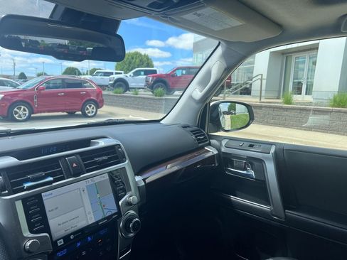 Used 2022 Toyota 4Runner Limited AWD/4WD image 19