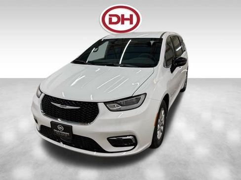 New 2026 Chrysler Pacifica Select FWD image 9