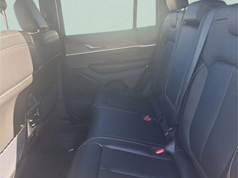 New 2025 Jeep Grand Cherokee Limited w/ Black Appearance Package image 22