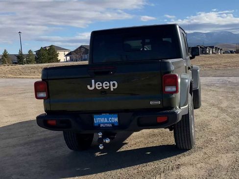 Certified 2022 Jeep Gladiator Overland w/ Trailer Tow Package image 7