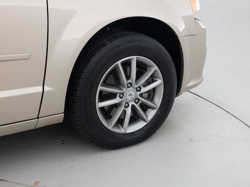 Used 2014 Dodge Grand Caravan SE FWD image 19